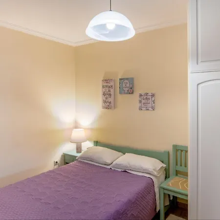 Apartmán Central Flat With Covered Patio!